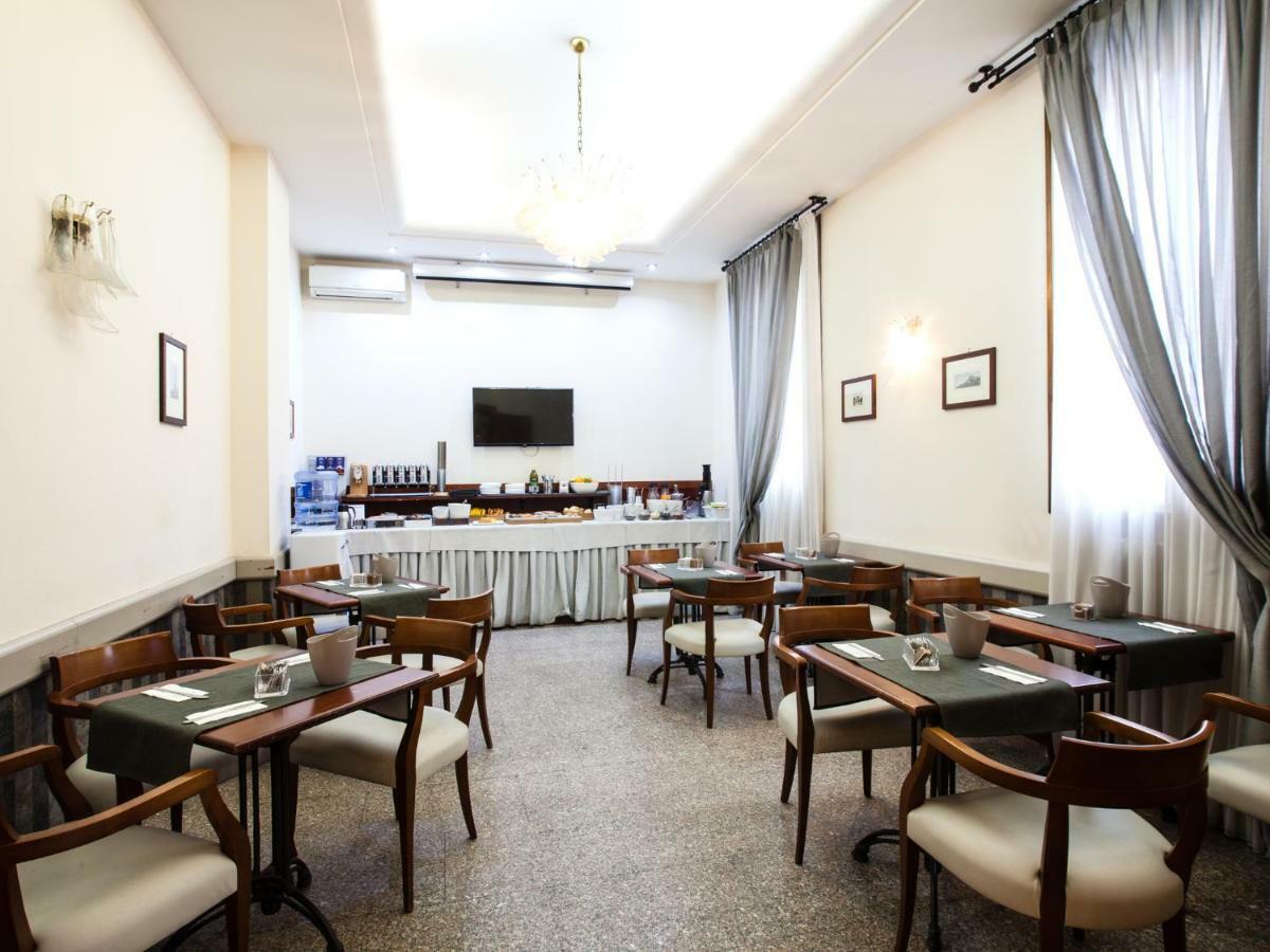 Astoria Deluxe Rooms Bolonia Zewnętrze zdjęcie